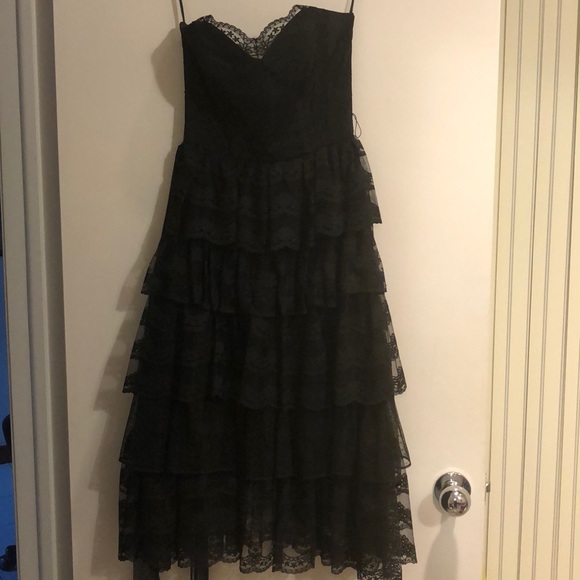 Stunning strapless evening dress w:tiers of  lace - Picture 8 of 9